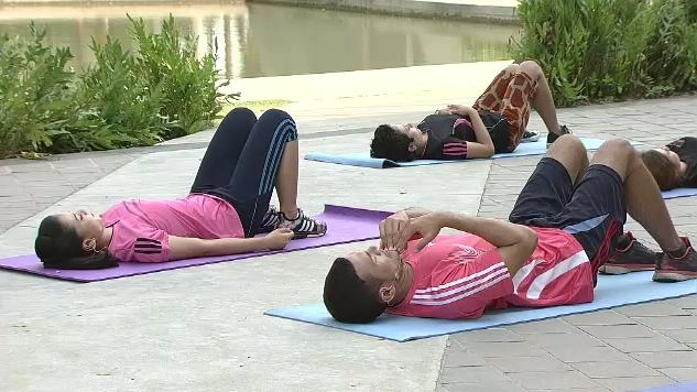 ท่ายืดเหยียดก่อนนอน