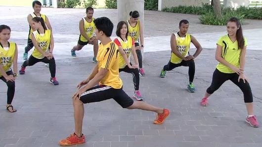 ฝึกความยืดหยุ่นกล้ามเนื้อขาและสะโพกสำหรับการว่ายน้ำ