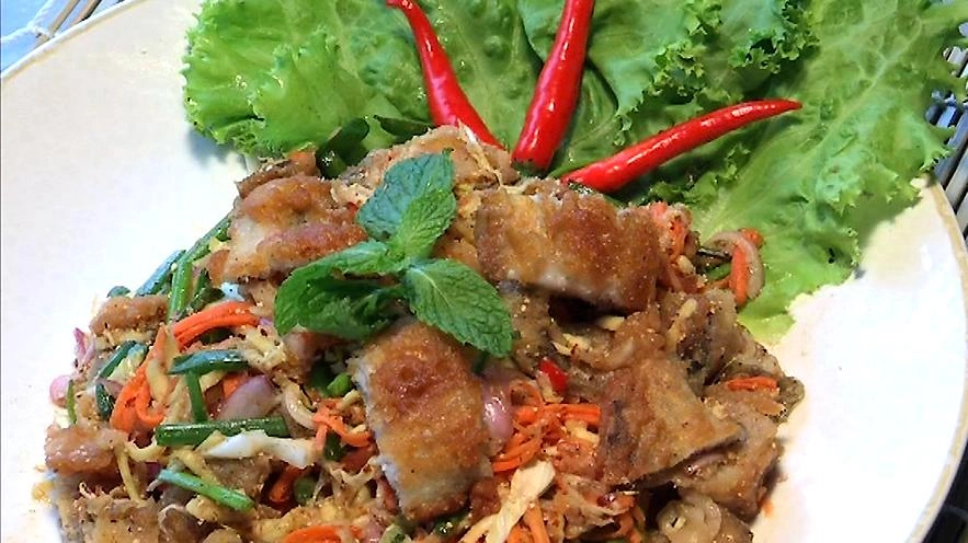 ยำปลาสลิดแดดเดียว