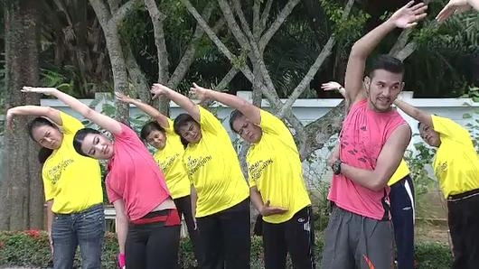 ยืดเหยียดด้วยท่ายืน