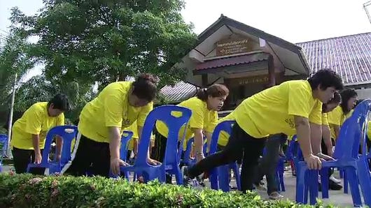 ลดหน้าท้องและบริหารสะโพกในคราวเดียวกัน ด้วยท่า DONKEY KICK