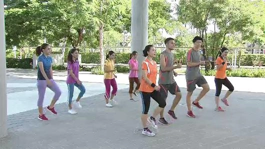 สลายไขมันด้วยท่าเต้นแอโรบิกแบบง่ายๆ