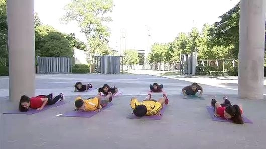 ฝึกสมาธิและออกกำลังกายไปกับท่าการกราบแบบทิเบต (อัษฎางคประดิษฐ์)