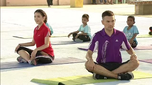 ท่าบริหารยืดเหยียดให้หลังตรง