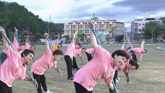 ยืดเหยียดร่างกายด้วยไม้พลอง