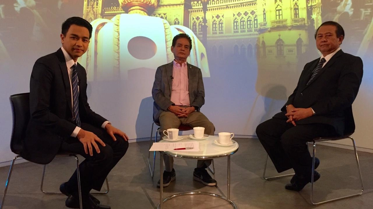 รัฐธรรมนูญ "เปลี่ยนผ่าน" เผือกร้อน "ส.ว.-อำนาจศาล รธน."