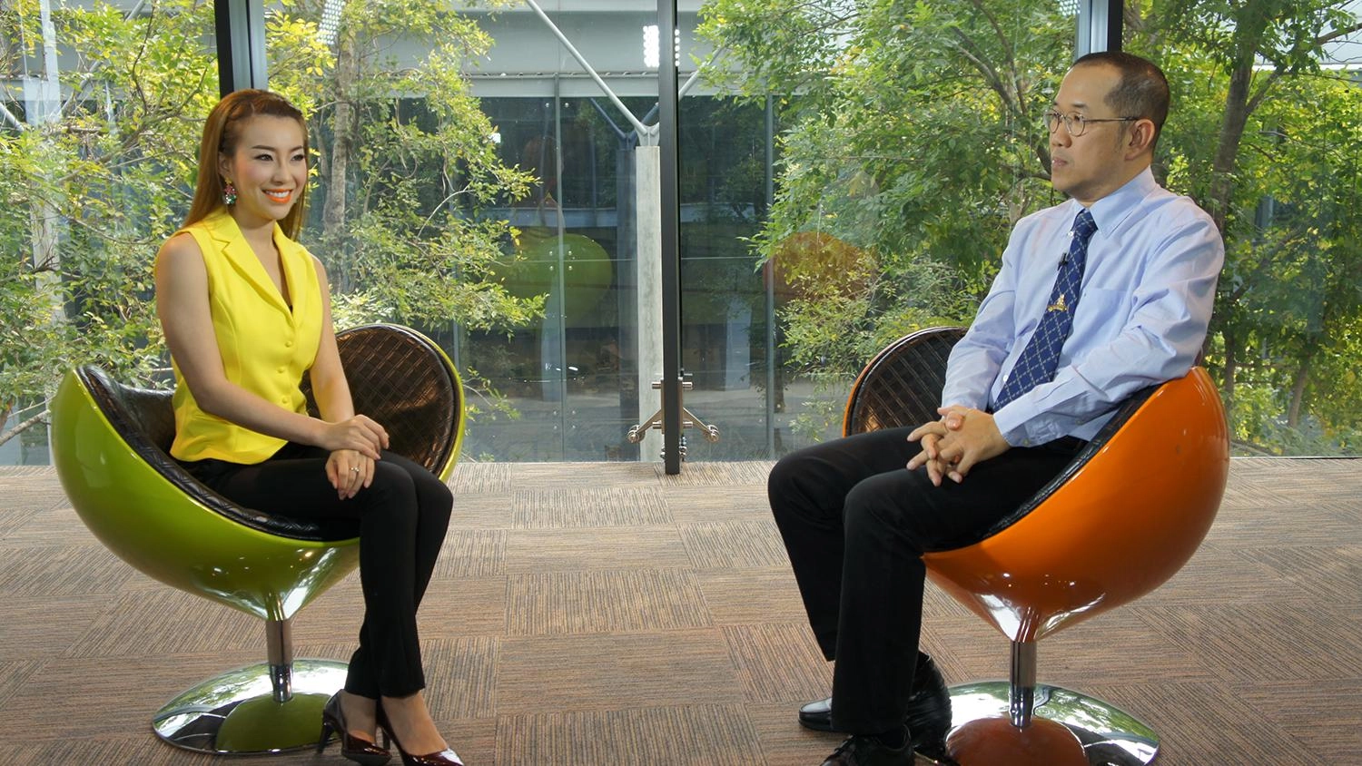 รักตัวเองหรือหลงตัวเอง