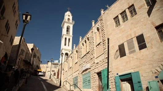 กำแพงอิสรภาพที่ความสูง 8 เมตร