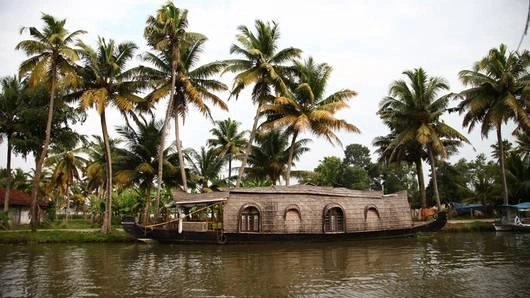 ลอยล่องในสายชลเวมบานัด