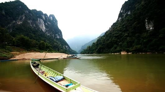 ความสนุกบนสายน้ำ กับปลาย่างหนึ่งตัว