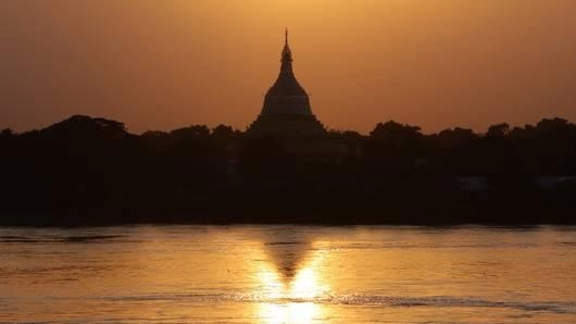 เมื่อเอยาวดีไหลผ่าน