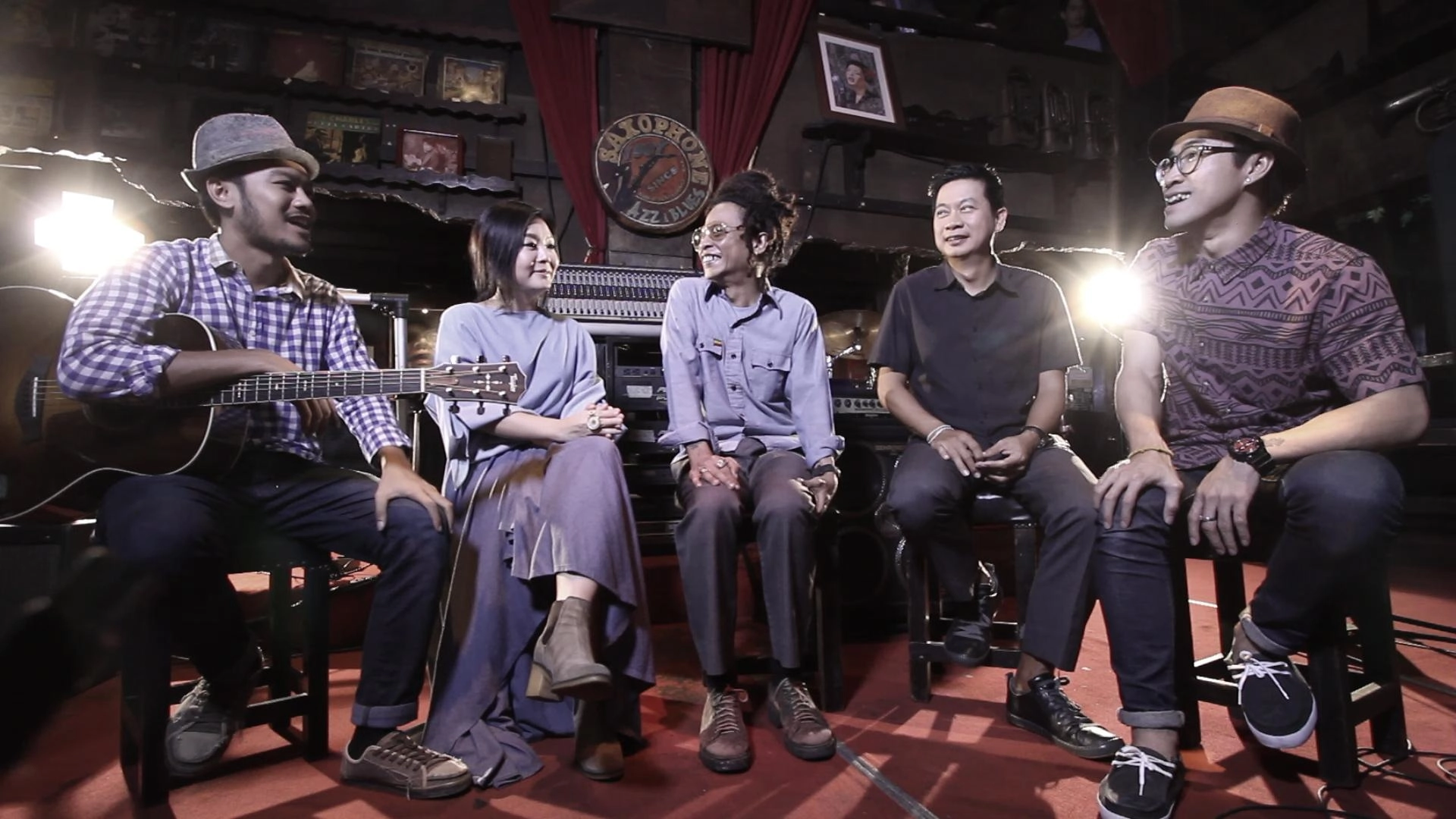 ยกเพลงขึ้นบก