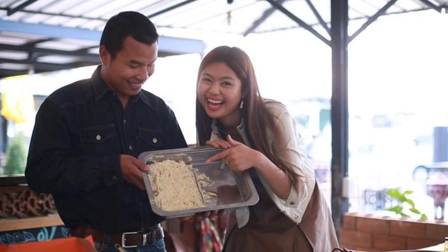 เค้กบัวแดง และดอกไม้เมืองหนาว