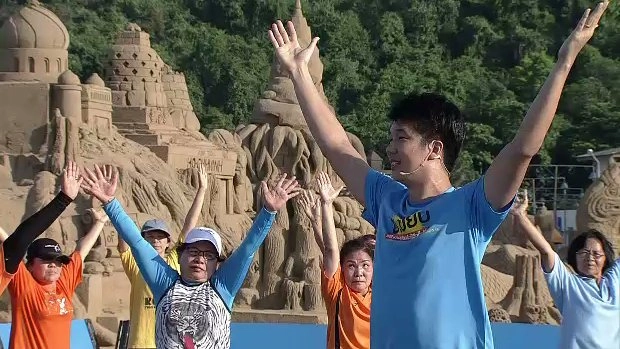 บุคลิกดีได้ด้วยท่า Y squat