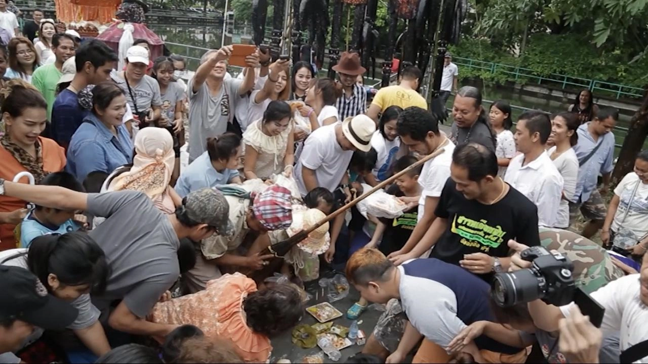 เดือนสิบ คนใต้ คลองจั่น