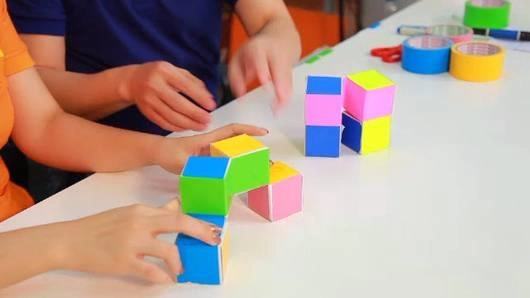 กล่องแสนสนุก