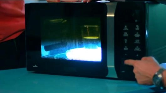 หลอดไฟ กับ ไมโครเวฟ