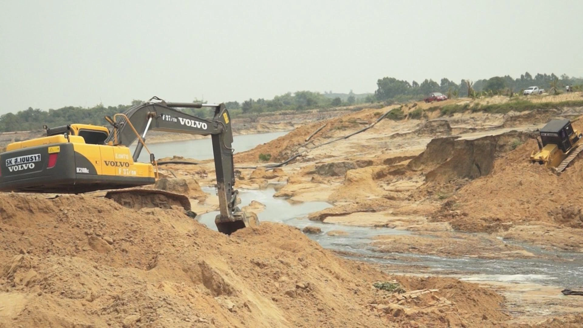 อาลัยลำโดม