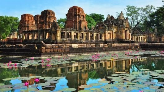 บุรีรัมย์ แดนปราสาทขอมล้ำค่า เมืองกีฬาล้ำยุค