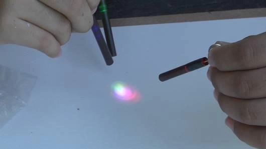 ผสมแม่สี "แสงสีขาว" (Tag Team)