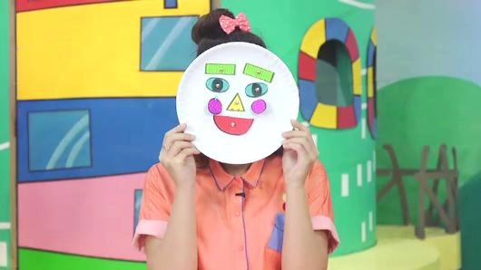 ใบหน้าบนจานกระดาษ