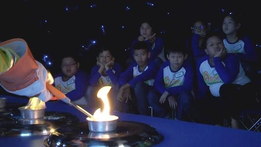 ไฟแสงสี