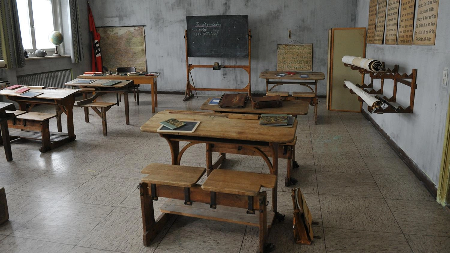 คุณครูผู้กล้าท้านาซี