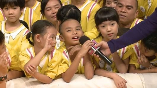 ครอบครัวนักอ่าน เพื่อโรงเรียนบ้านคำไชยวาล