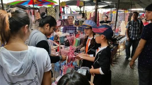 ตลาดนัด สารพัดนึก