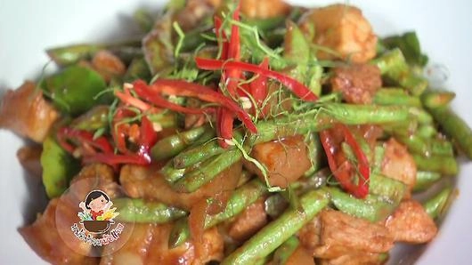 หมูผัดพริกแกงถั่วฝักยาว