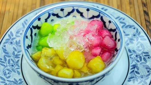 พลอยสามสี