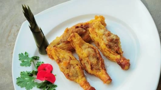 หน่อไม้ยัดไส้ชุบแป้งทอด