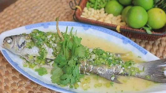 กินปลาสดที่ตลาดเหนือคลอง