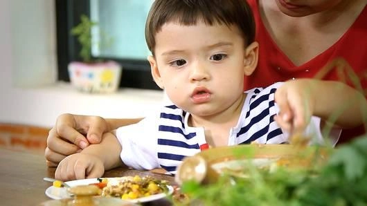 เลือกผักให้ลูกกิน