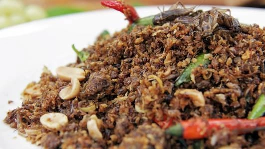 แซ่บอีหลี…เมนูนี้จากจิ้งหรีด