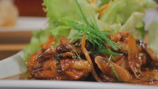 ผึ้งแมลงสร้างอาหาร