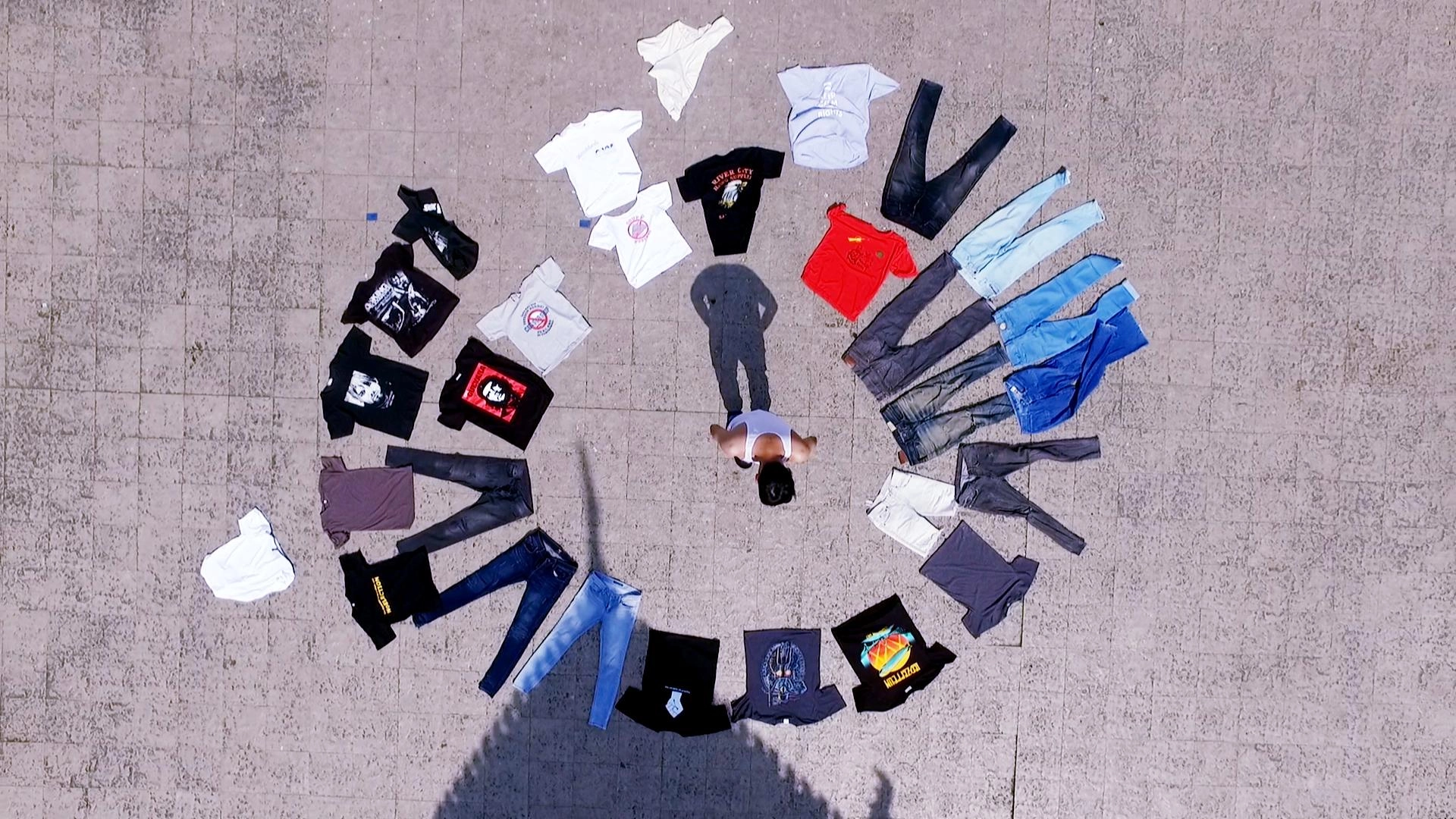 ยืด ยีนส์ แตะ