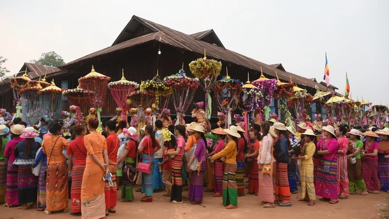 ปอยส่างลอง สีสันในความสงบ