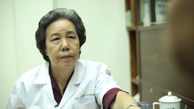 หมอรุ่งทิพย์