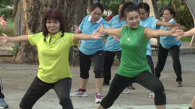 บริหารกล้ามเนื้อสะโพกแก้อาการไหล่เอียง