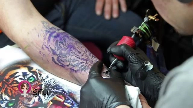 ​ผู้หญิงกับรอยสัก