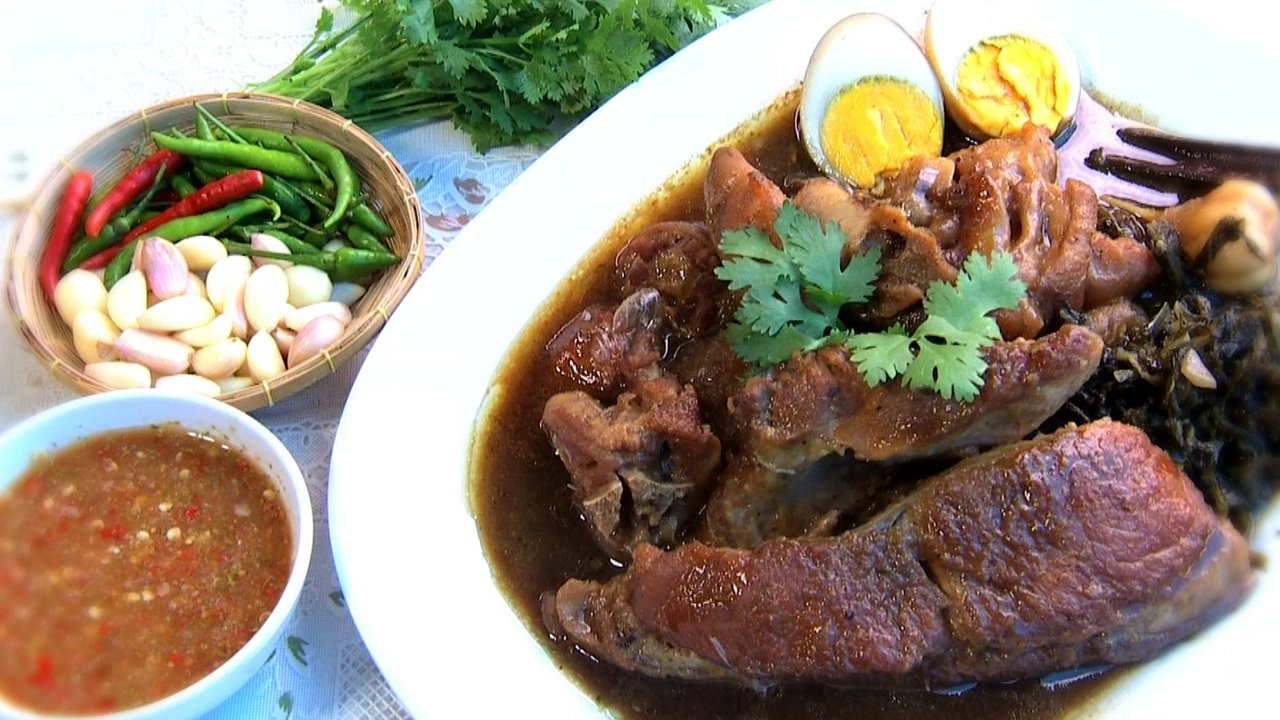 ขาหมูพะโล้