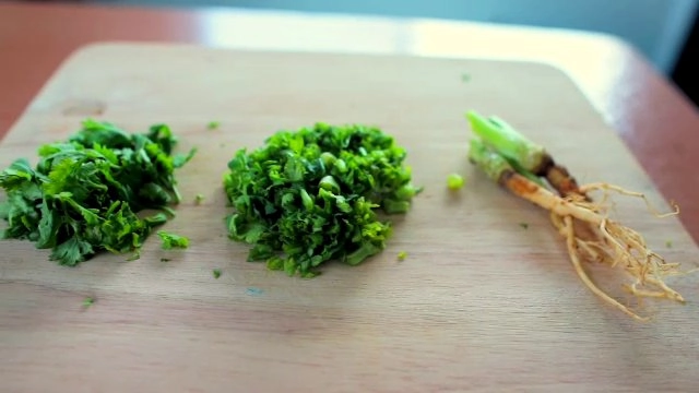 เยาวชนไทยสร้างชื่อไกล “กีฬากระโดดเชือกระดับโลก”, เติมไอเดียเก๋เพิ่มมูลค่าสินค้าด้วย "เค้กต้นไม้", ข้าวยำสยาม