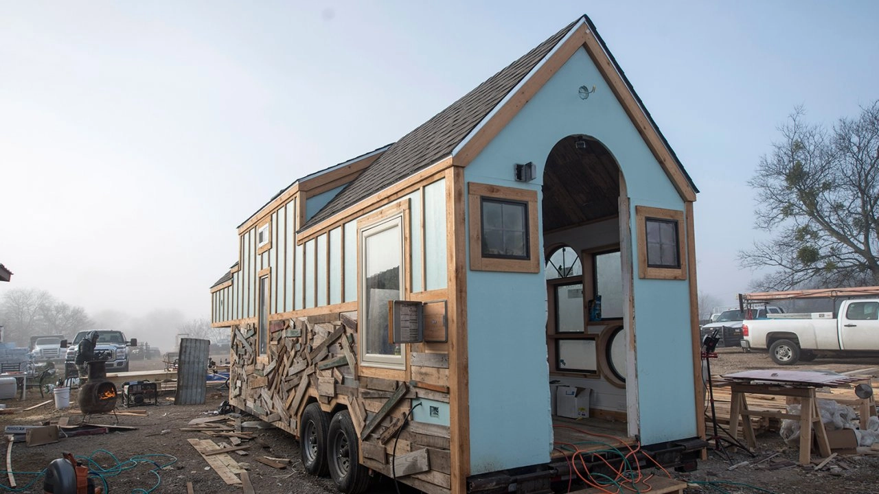 อัศจรรย์งานสร้างบ้านจิ๋ว  ตอน  บ้านเคลื่อนที่