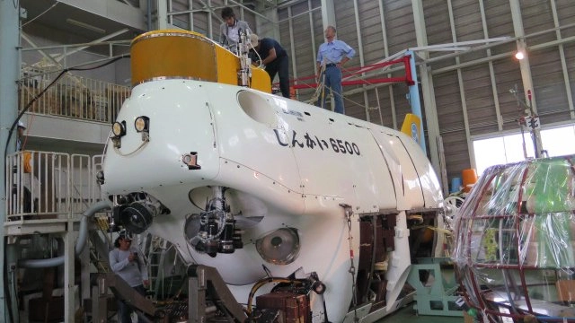 เที่ยวใต้ทะเล 10,000 เมตร