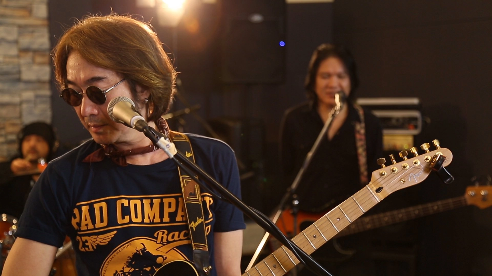 ดนตรีวง “เล่า”