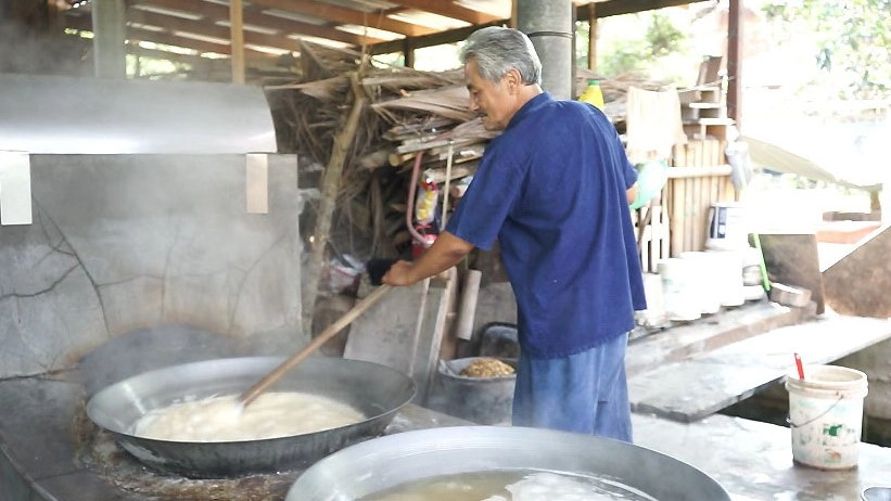 อ.ปรีชา น้ำตาลมะพร้าว