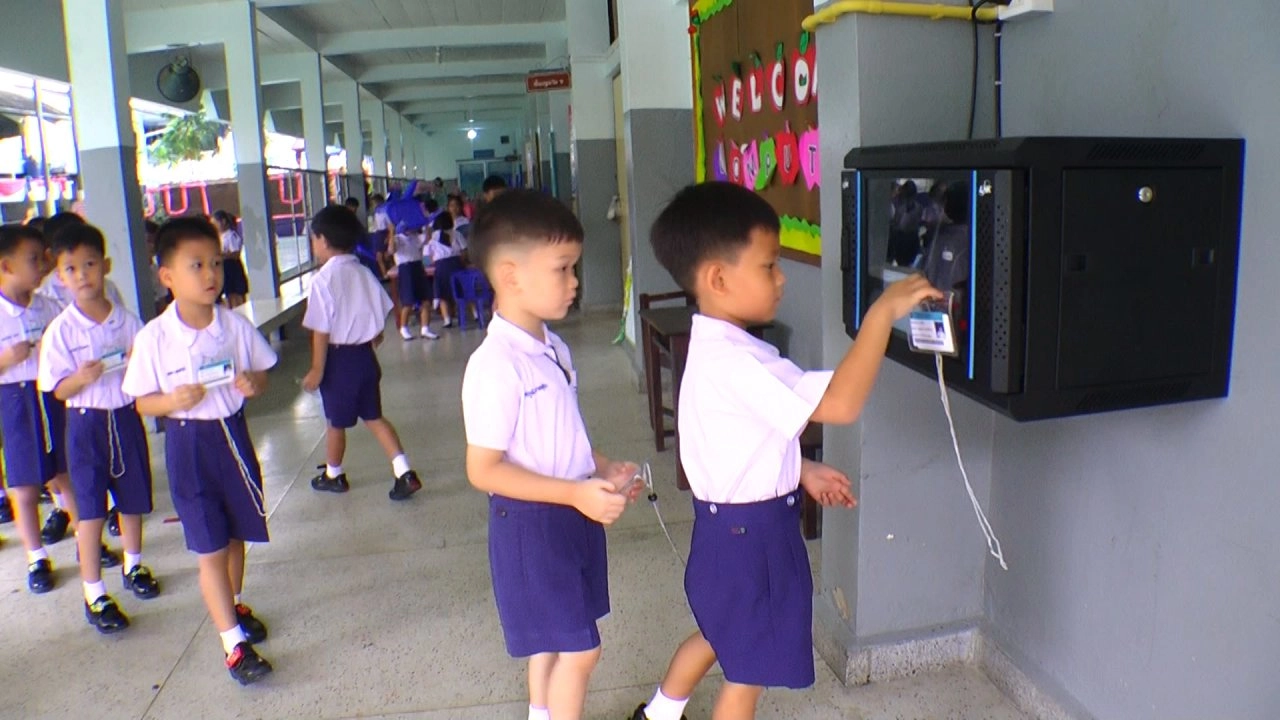 คุยกันลั่นบ้าน