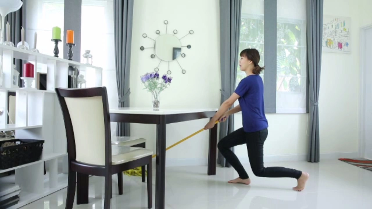 โจร 100 เสียง, ถูพื้นบริหารต้นขา, อุปกรณ์แก้เสื้อย้วย