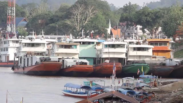 เรือใหญ่ไล่เรือเล็ก​